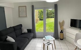 Le First Auversois Charmant Studio Avec Jardinet